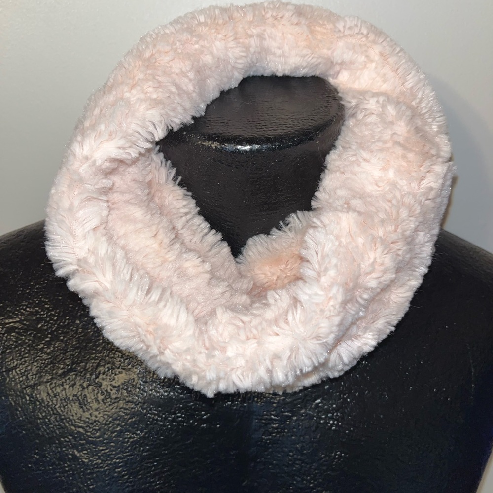 H&M girls Soft Blush Faux Fur tube Scarf